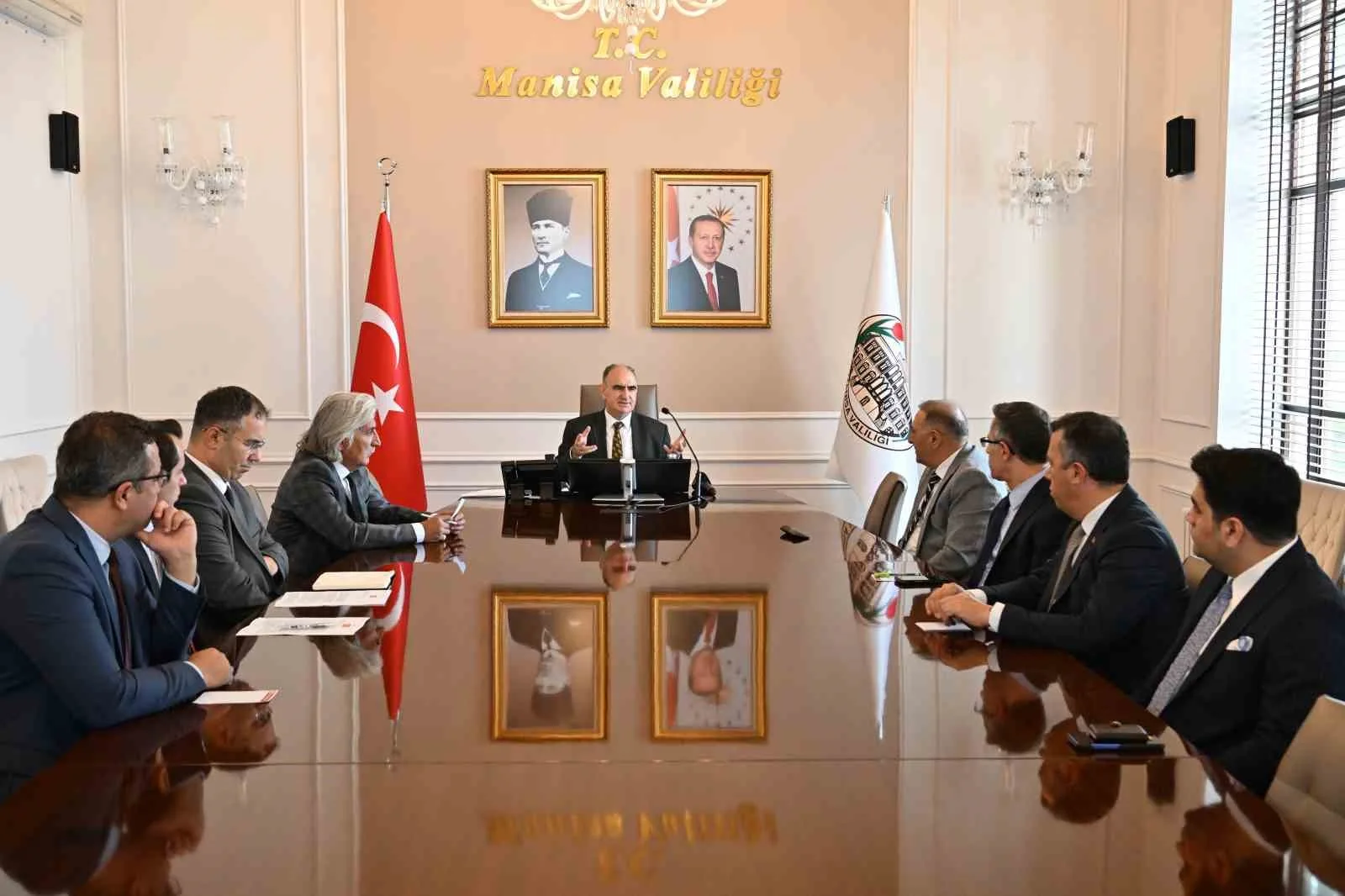 Manisa’daki kamu yatırımlarının ve hizmetlerin değerlendirilmesi amacıyla Vali Vahdettin Özkan