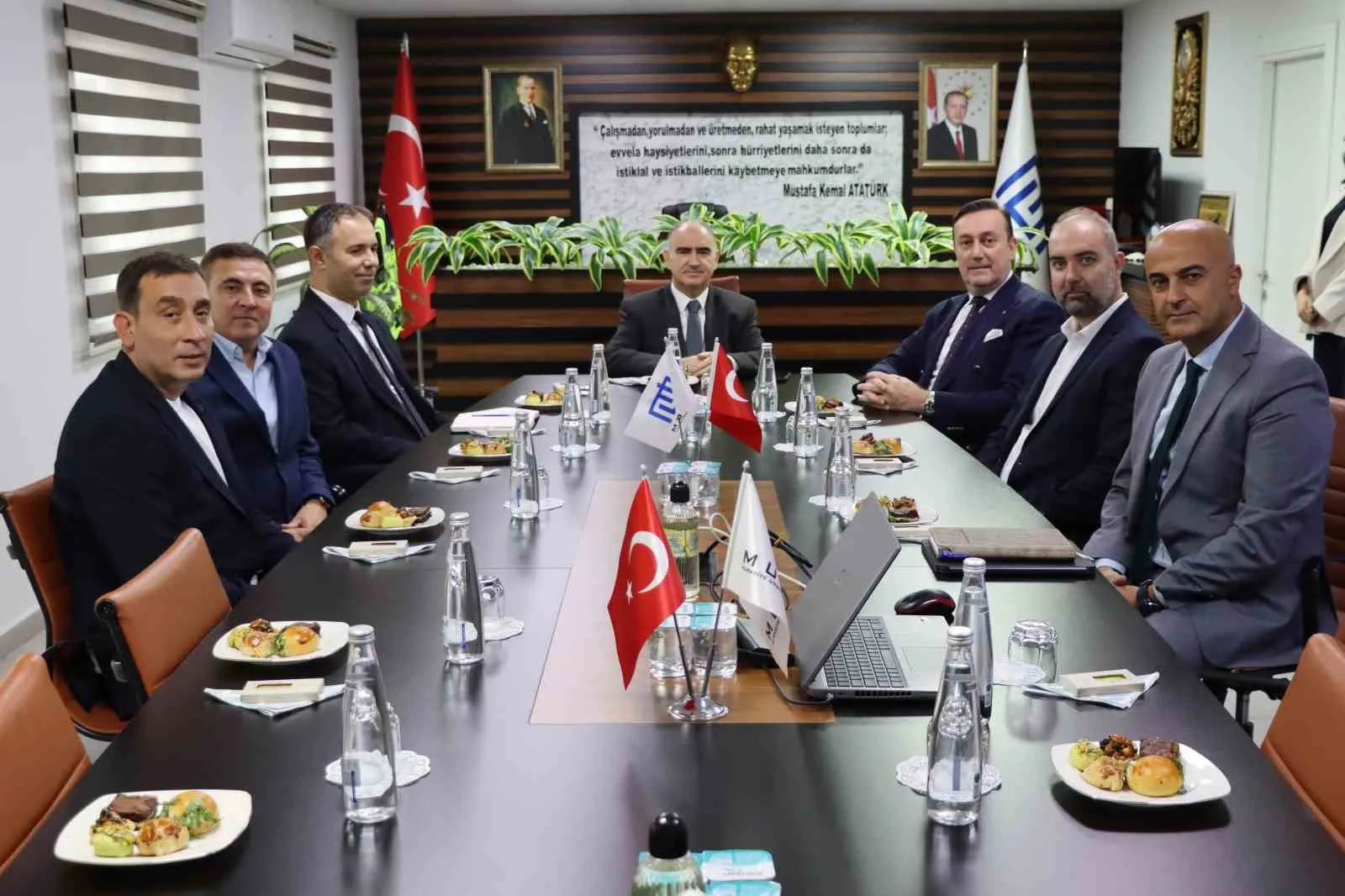 Muradiye Organize Sanayi Bölgesi Yönetim Kurulu Başkanı Osman Kıvırcık ile