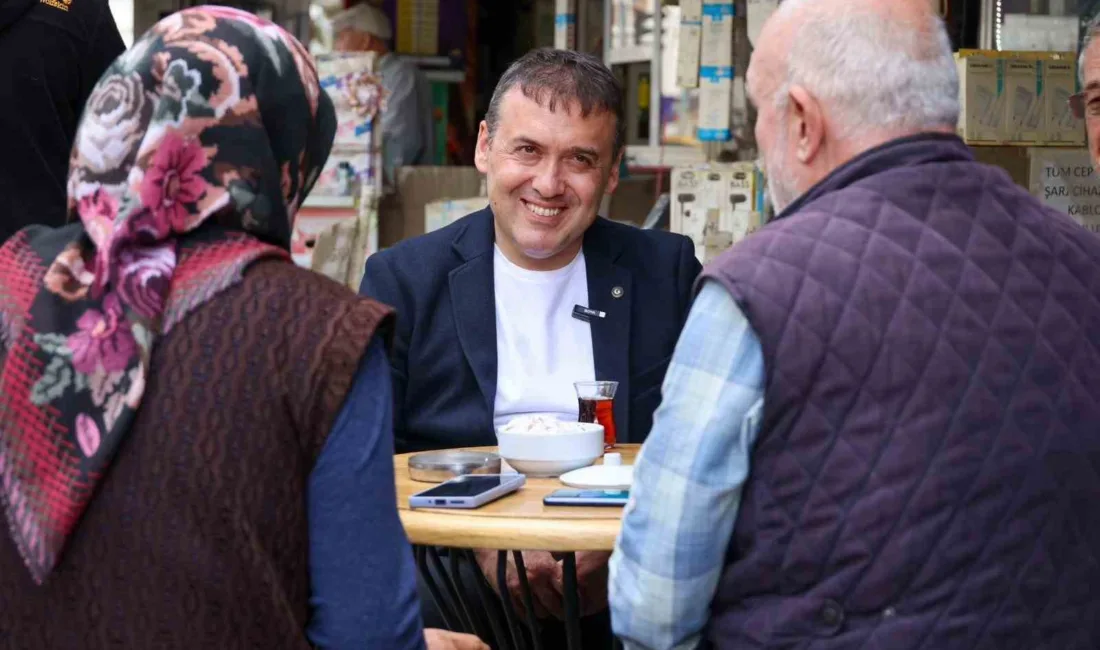 Bilecik Valisi Faik Oktay Sözer, çarşı merkezinde esnaf ve vatandaşları