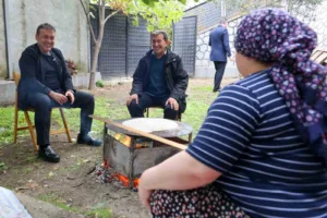 Bilecik Valisi Faik Oktay Sözer, Küplü Köyü’nde vatandaşlarla bir araya