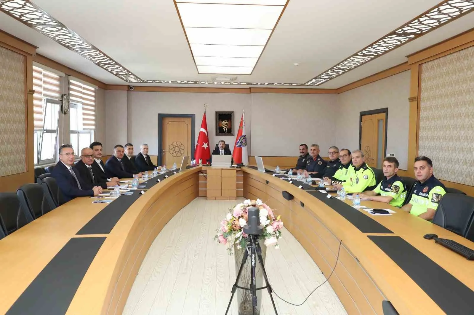 Samsun Valisi Orhan Tavlı, şehirdeki karayollarında hız sınırlarının uygulanmasında standartların