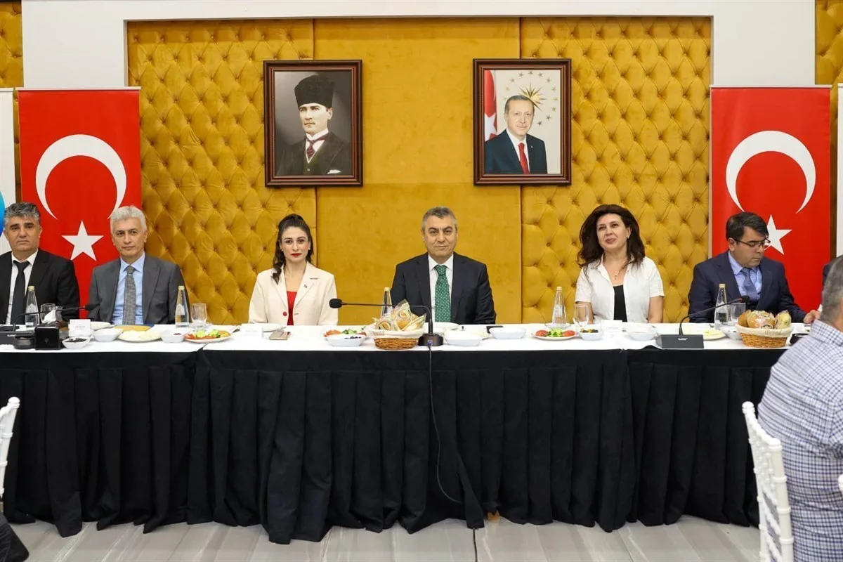 Mersin Valisi Atilla Toros, ‘19 Ekim Muhtarlar Günü’ vesilesiyle düzenlenen