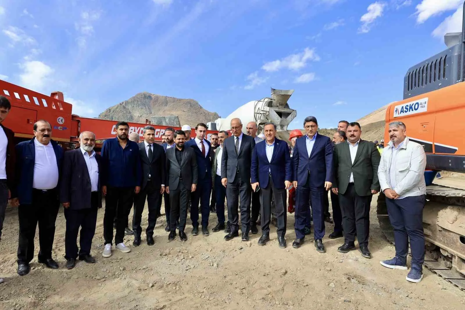 Bingöl Valisi Dr. Ahmet Hamdi Usta, Yayladere ilçesinde yapımı devam