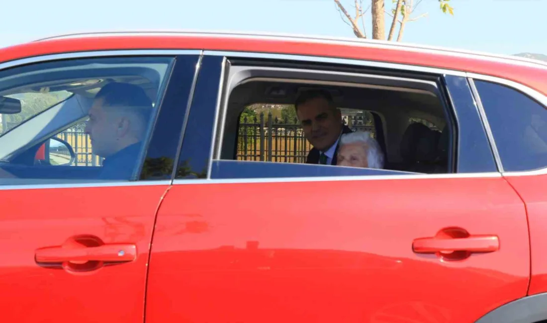 Muğla Valisi Dr. İdris Akbıyık, H. Nuri Öncüer Huzurevi sakini