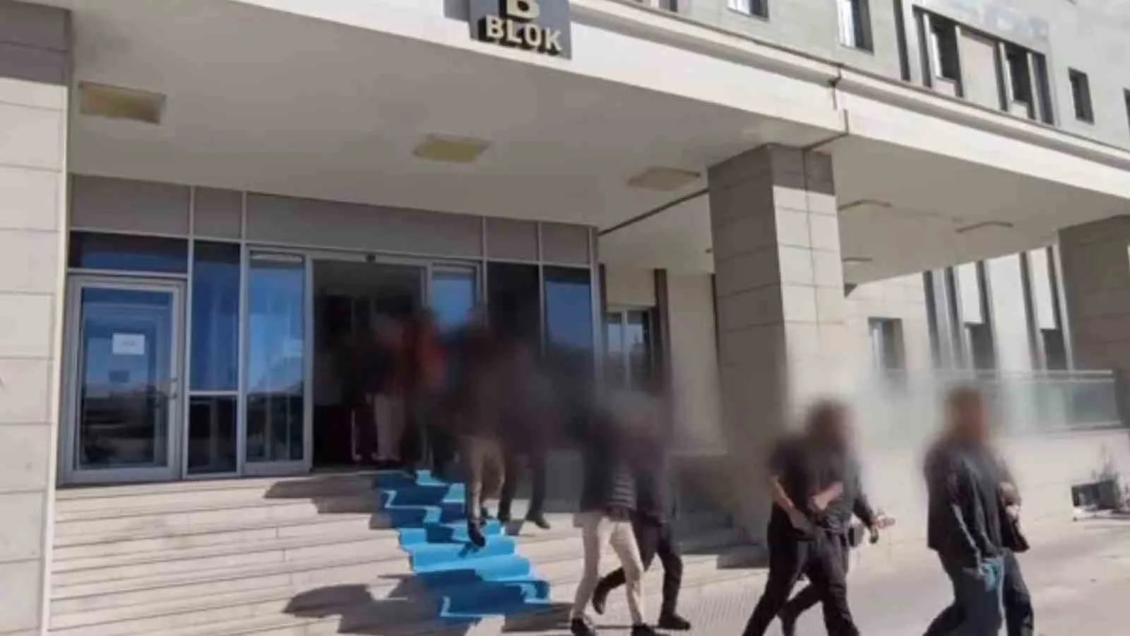 Van merkezli 9 ilde düzenlenen eş zamanlı operasyonda, banka hesaplarını