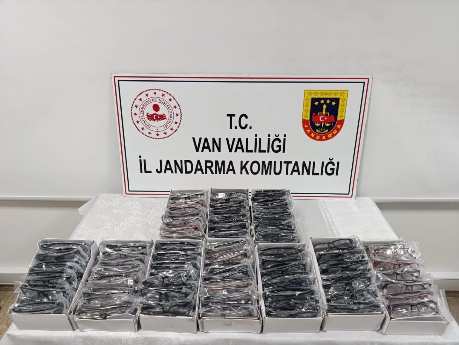 Van’ın Çaldıran ilçesinde jandarma ekipleri tarafından yapılan çalışmalar sonucu piyasa