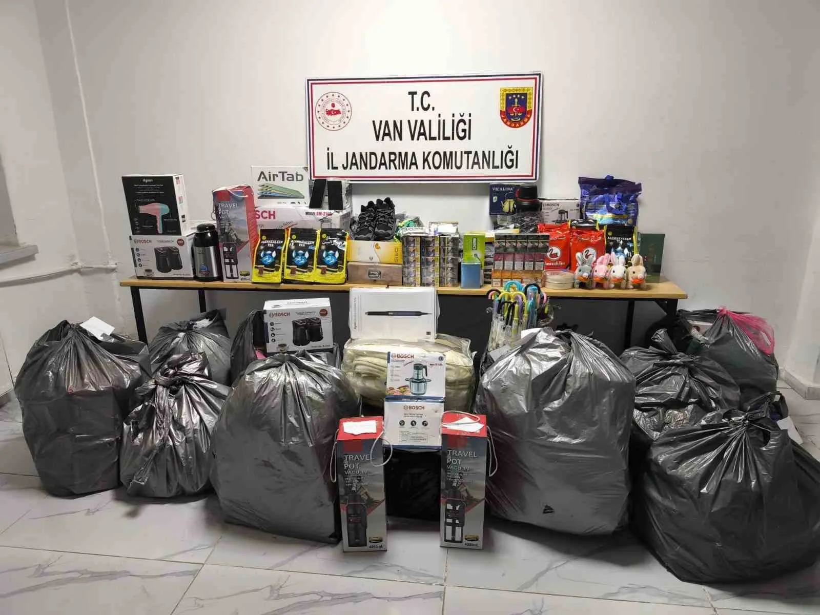 Van’ın Başkale ilçesinde jandarma ekiplerince yürütülen çalışmalar sonucunda 1 milyon