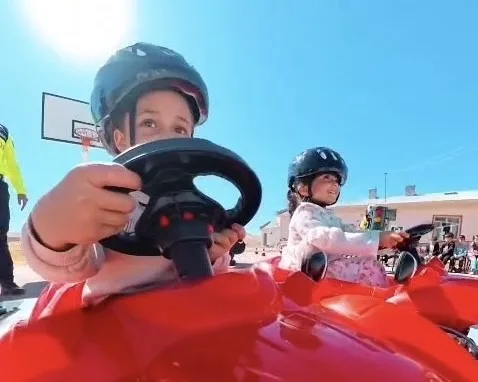 Van İl Jandarma Komutanlığına bağlı Trafik Jandarması Timleri, öğrencilere yönelik