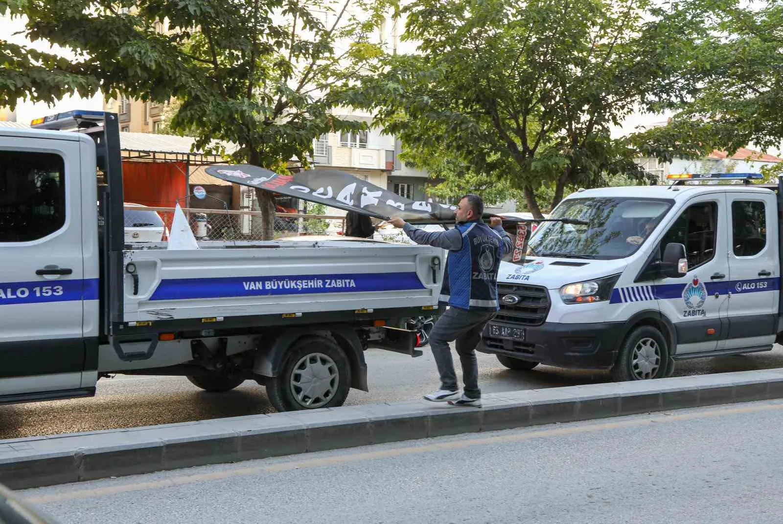 Van Büyükşehir Belediyesi, kent merkezinde kamuya ait alanların işgalinin önüne