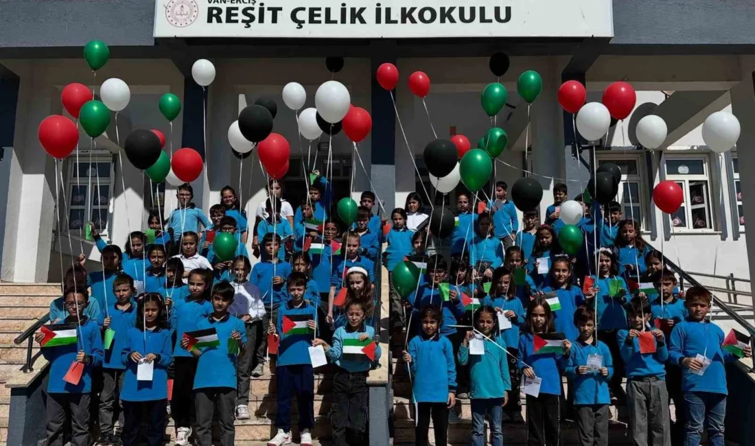 Filistin’de yaşanan insanlık dramına dikkat çekmek amacıyla Van’da öğrenciler, öğretmenleriyle