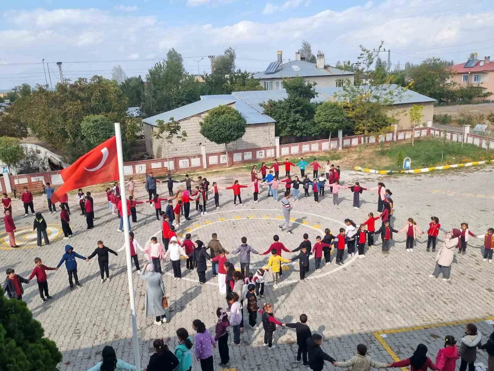 Van’daki tüm okullarda “Afetler ve Dayanıklılık Ayı” çerçevesinde eş zamanlı