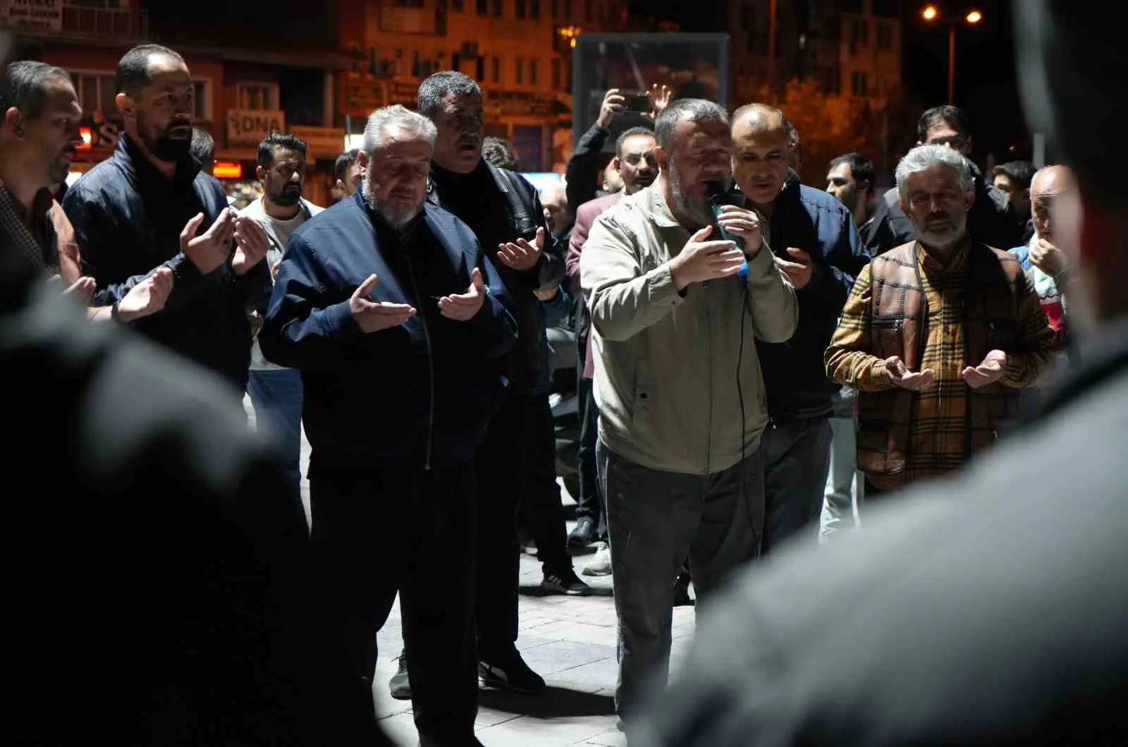 İsrail’in, Gazze’ye insani yardım ulaştırmak için yola çıkan Küresel Sumud