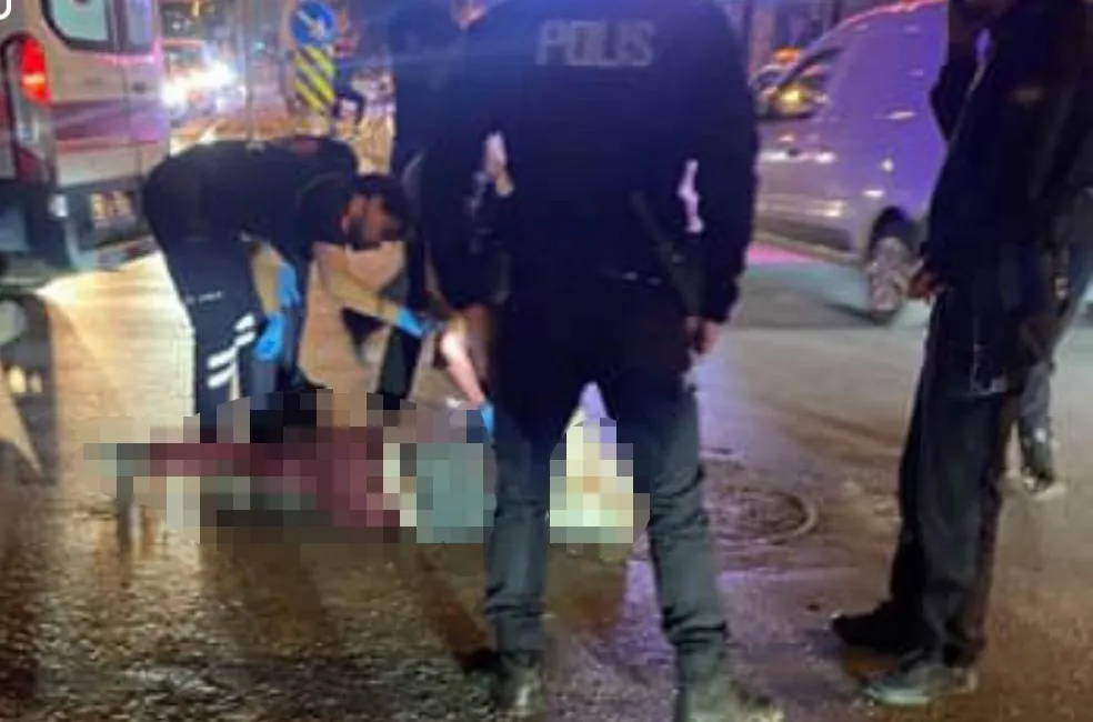 İzmir’in Bornova ilçesinde motosiklet ile vidanjörün çarpışması sonucu motosiklet sürücüsü