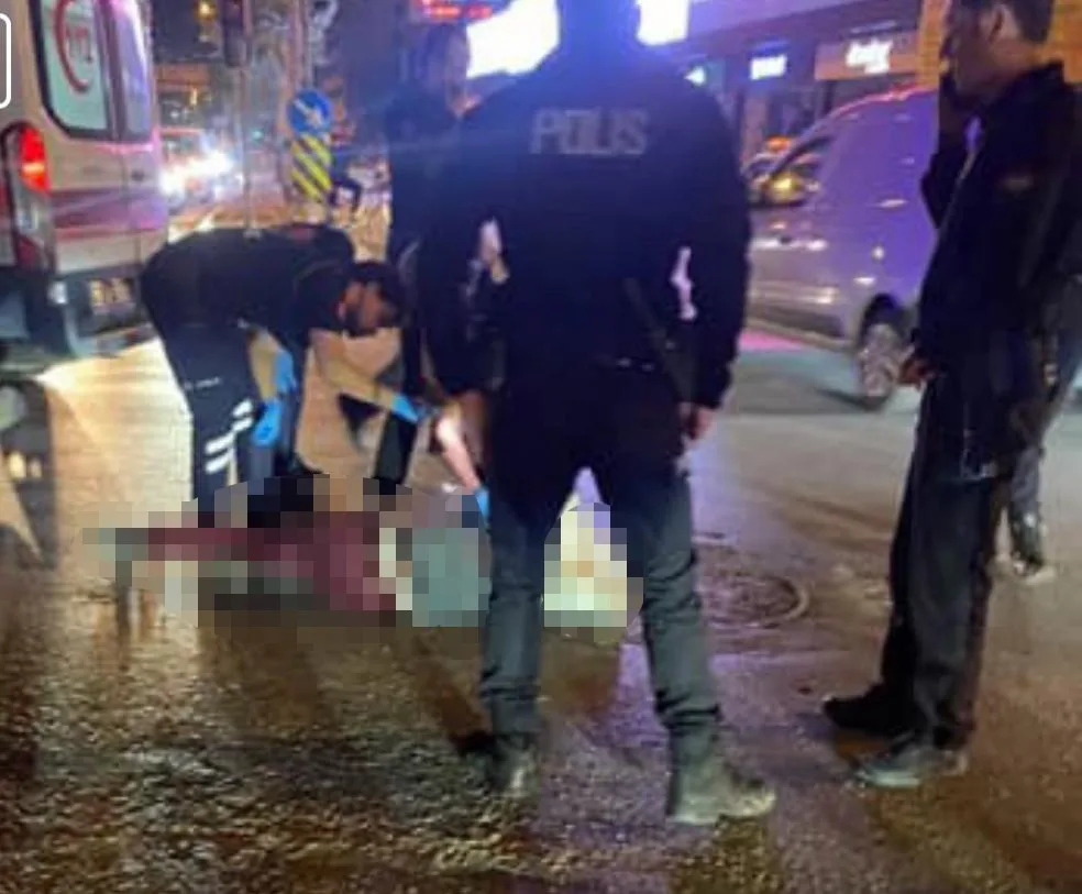 İzmir’in Bornova ilçesinde motosiklet ile vidanjörün çarpışması sonucu motosiklet sürücüsü