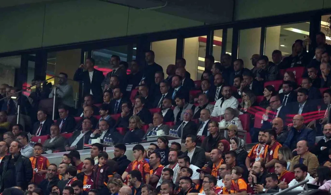 A Milli Futbol Takımı Teknik Dirketörü Vincenzo Montella, Galatasaray-Beşiktaş derbisini