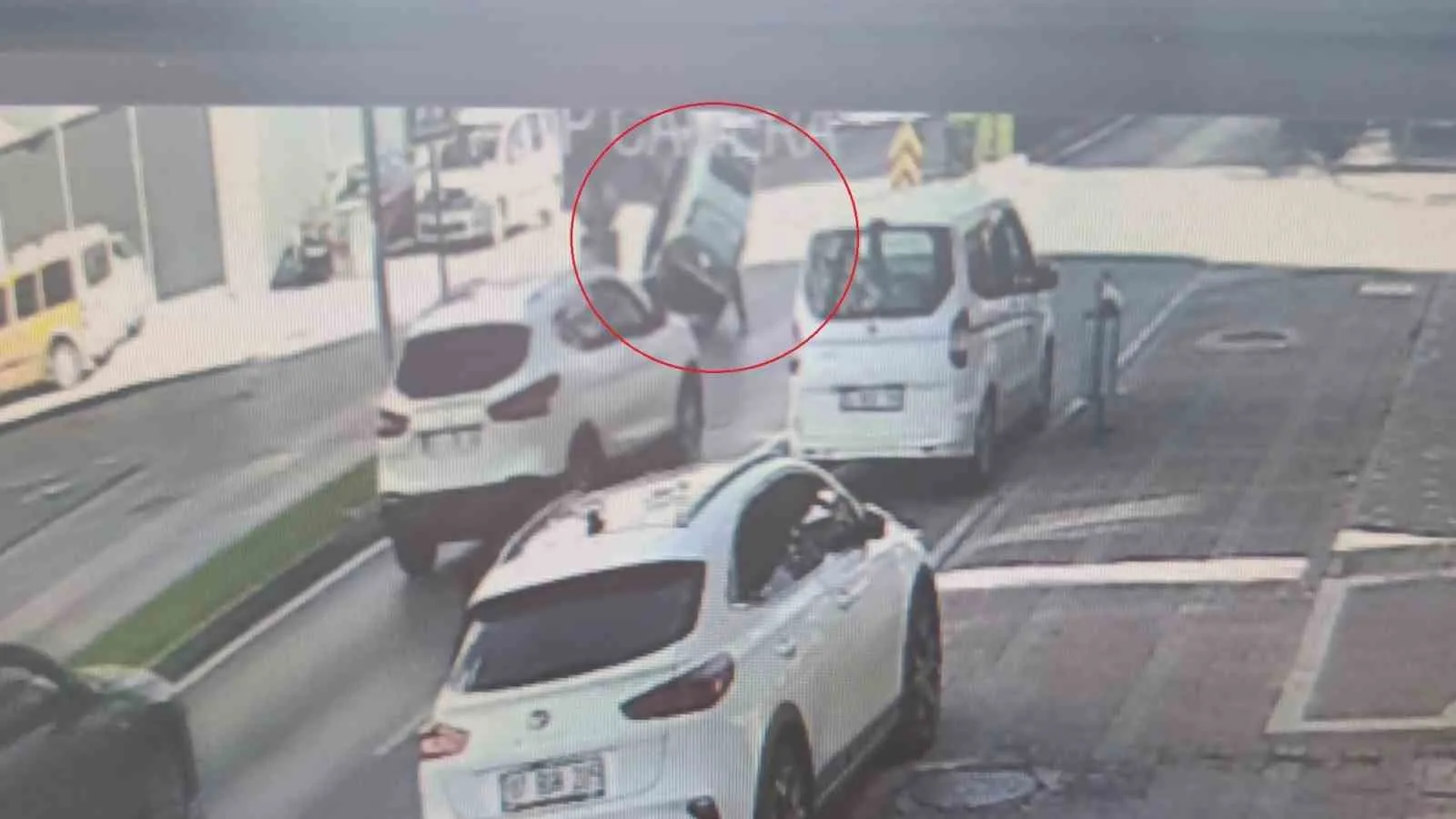 Antalya’nın Manavgat ilçesinde seyir halindeki 3 tekerlekli elektrikli bisikletin devrilmesi