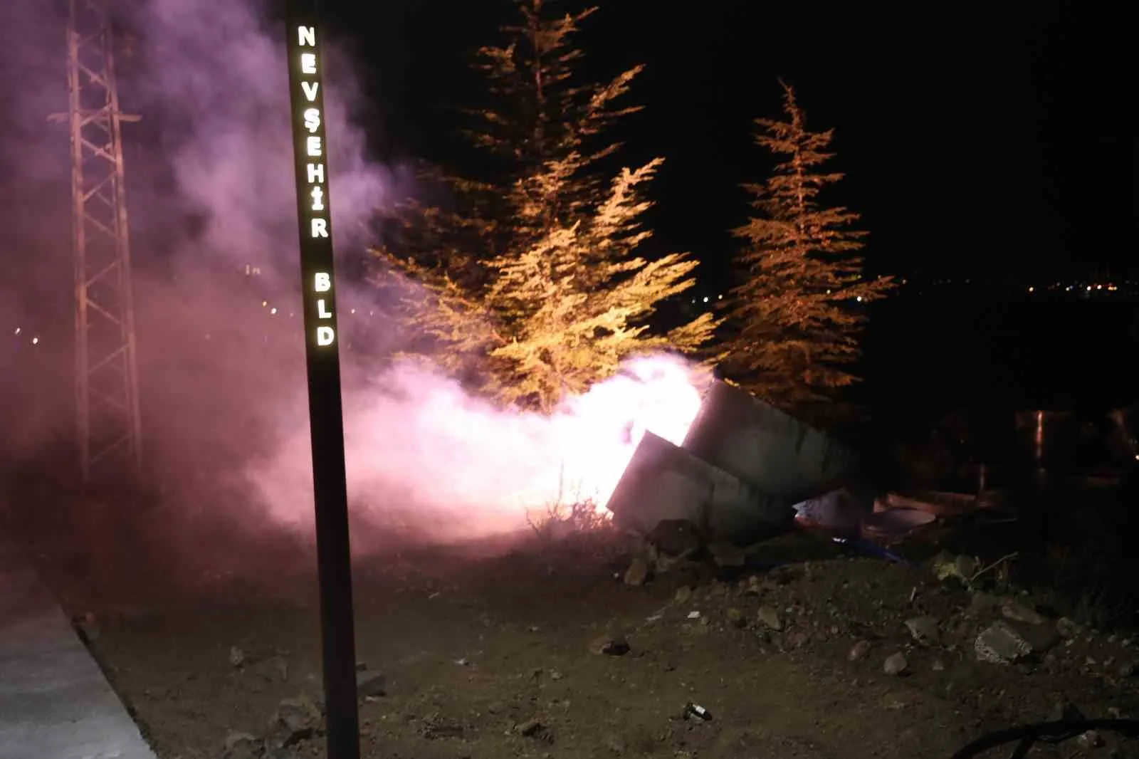 Nevşehir’de ucu açık bırakılan elektrik kablosu yağmurun etkisiyle kısa devre