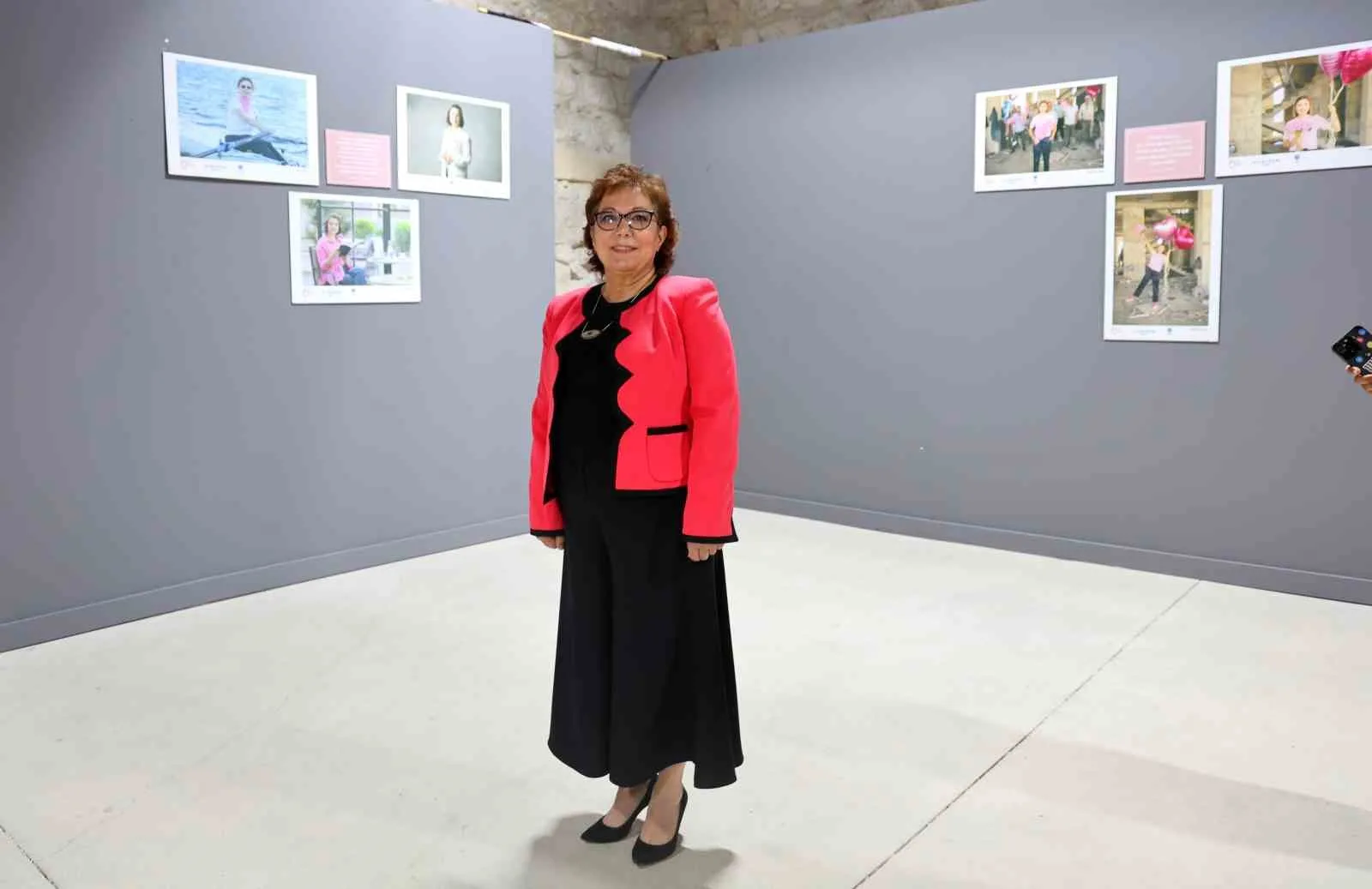 Adana’da meme kanserini atlatan 17 kadının günlük yaşamlarında fotoğrafları çekilerek