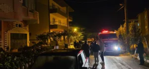 Isparta’nın Yalvaç ilçesinde 3 katlı binada çıkan yangın, itfaiyenin hızlı