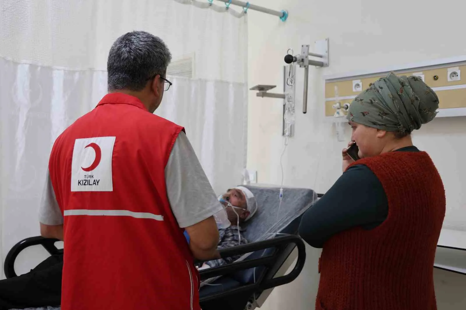 Adana’nın Saimbeyli ilçesinde çıkan yangın nedeniyle çöken evlerden birinde engelli