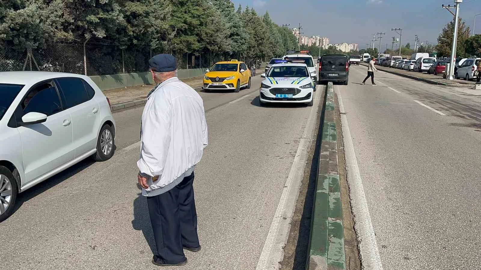 Bursa’da yolun karşısına geçmek isterken araç çarpması sonucu ağır yaralanan