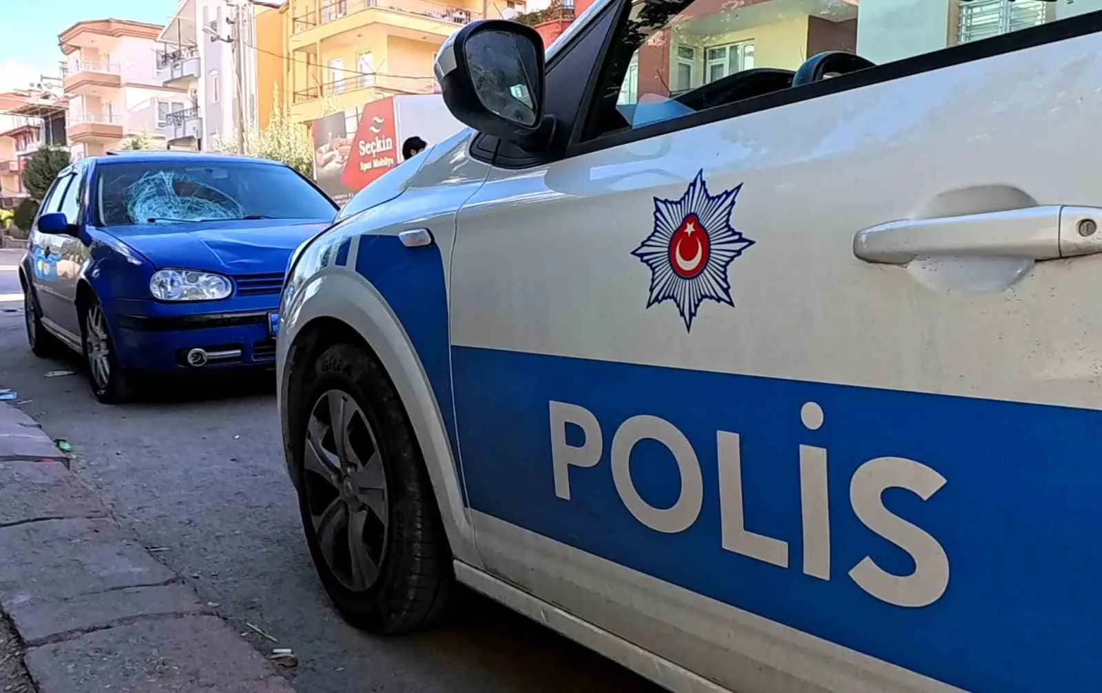Aksaray’da yaşlı kadına çarptıktan sonra kaçan sürücü, polisin araştırmasıyla araçla