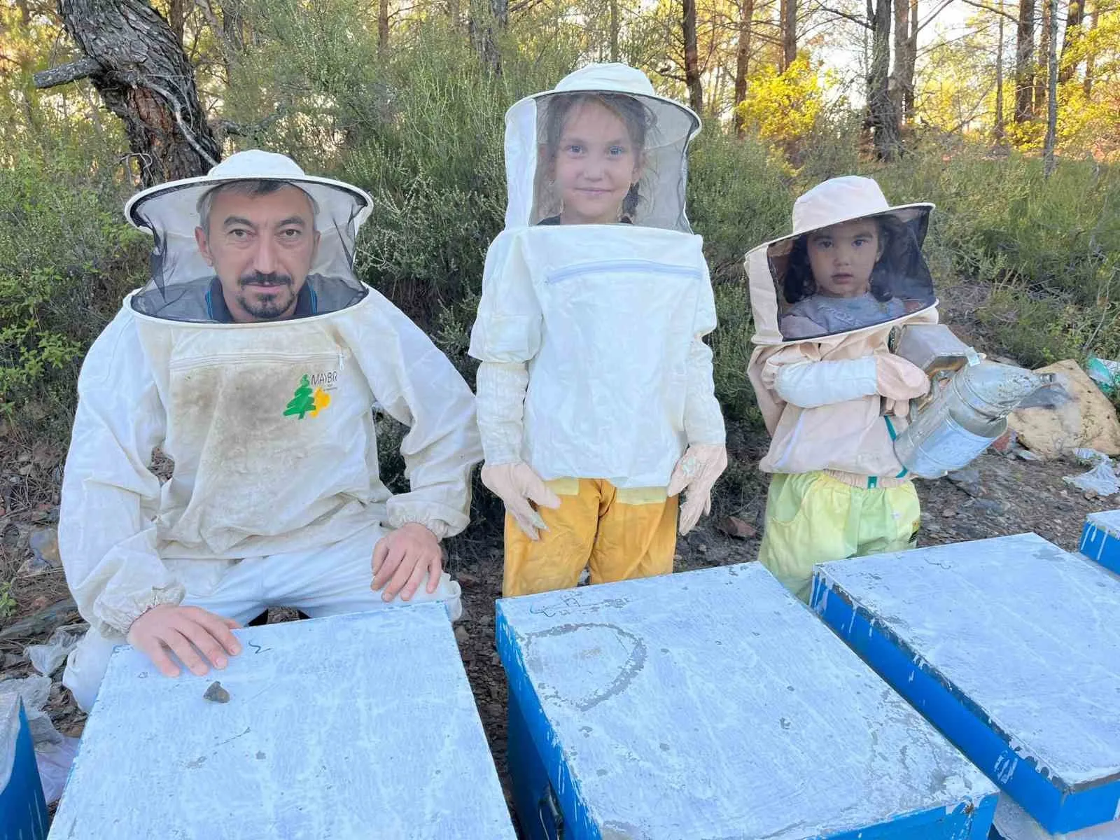 Muğla’nın Yatağan ilçesinde arıcılıkla uğraşan Servet Çıldır’ın 6 ve 3