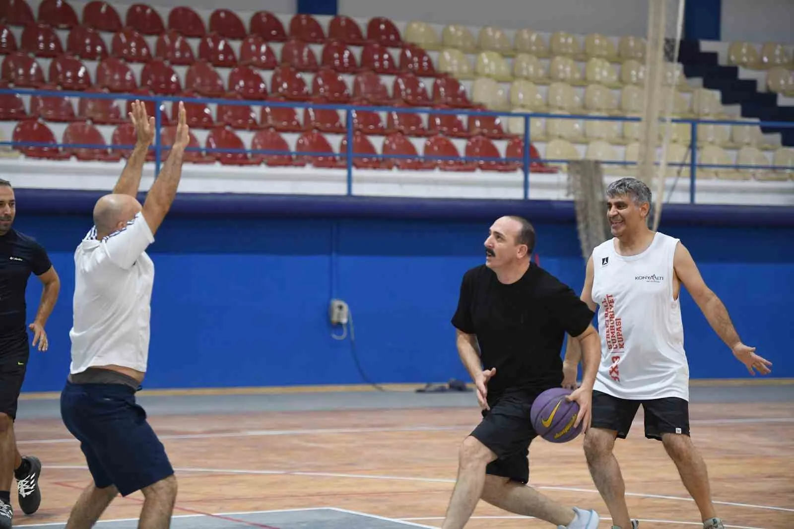 Konyaaltı Belediye Başkanı Cem Kotan, Başkan Yardımcıları ve Birim Müdürleri