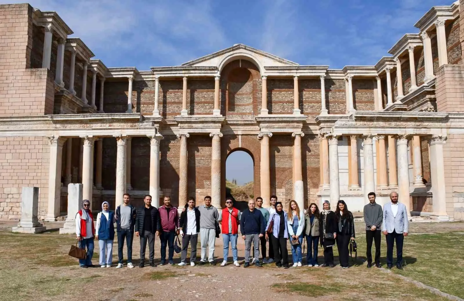 Manisa’nın Salihli ilçesinde, Gençlik Merkezi Müdürlüğü, Yurt Müdürlüğü ve İlçe