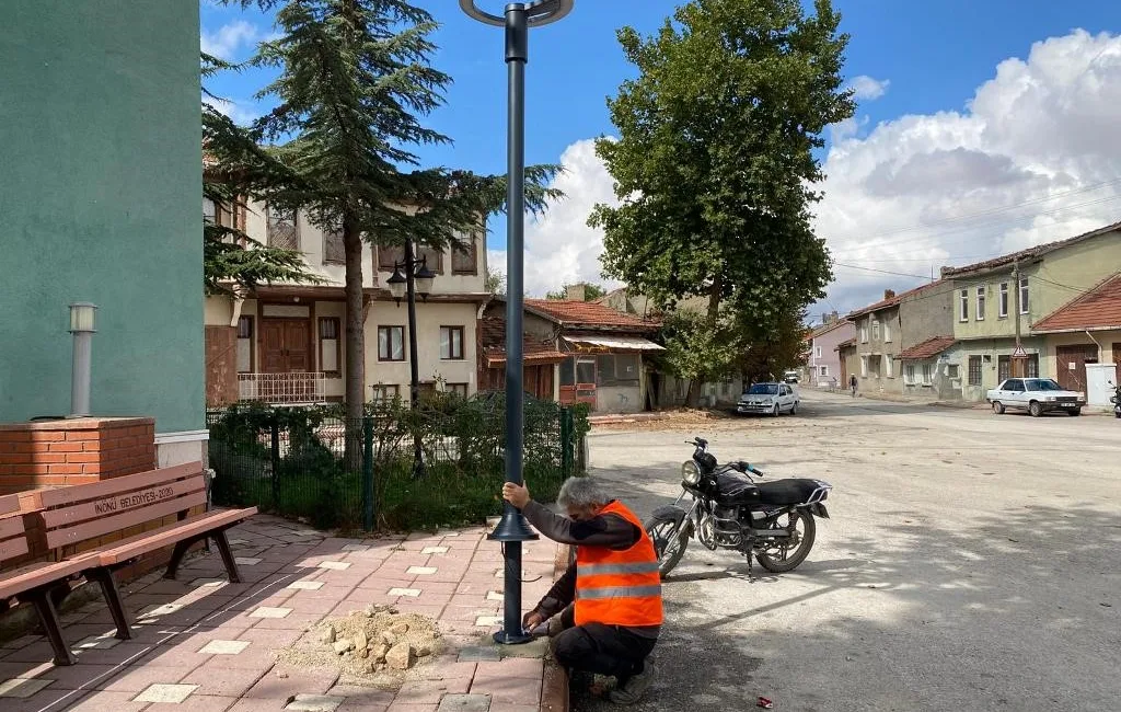 Eskişehir’in İnönü İlçesi’nde bulunan Yenice Mahallesi Meydanı’nda yürütülen yenileme çalışmalarında