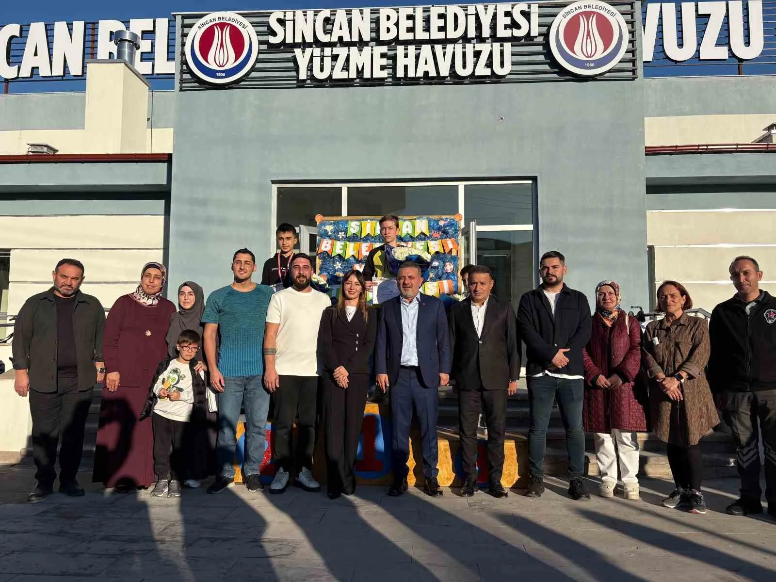 Sincan Belediyesi’nin hizmete sunduğu yüzme havuzlarında eğitim gören öğrenciler için