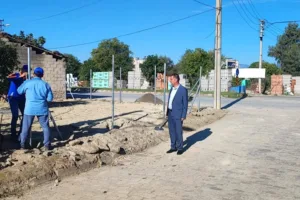 Yenipazar Belediyesi ekipleri, ilçenin farklı noktalarında eş zamanlı olarak yürütülen