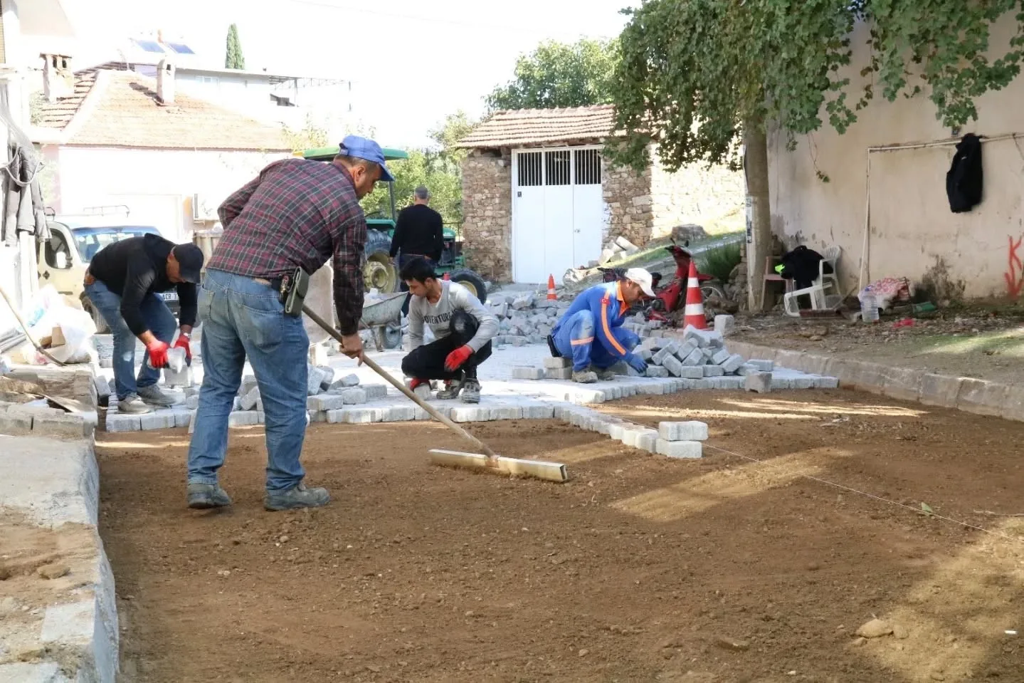 Aydın’ın Yenipazar ilçesinde alt yapıdan parklara, yol düzenlemelerinden sosyal tesislere