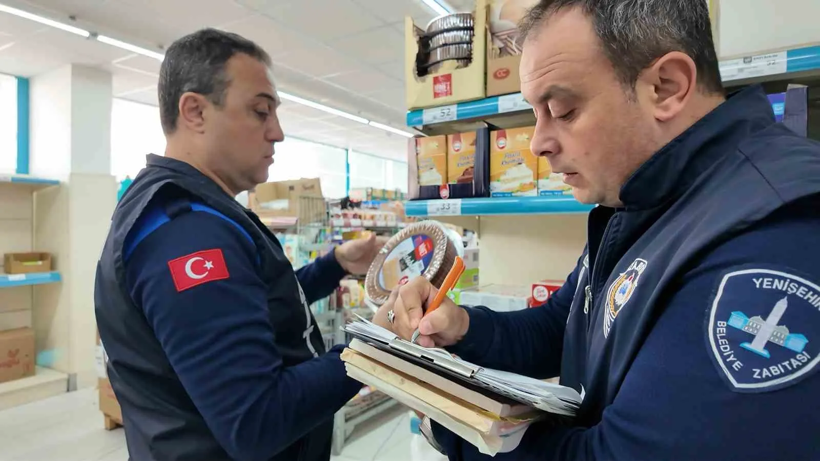 Yenişehir Belediyesi ilçe genelindeki zincir marketlerde denetim yaptı. Başkan Ercan
