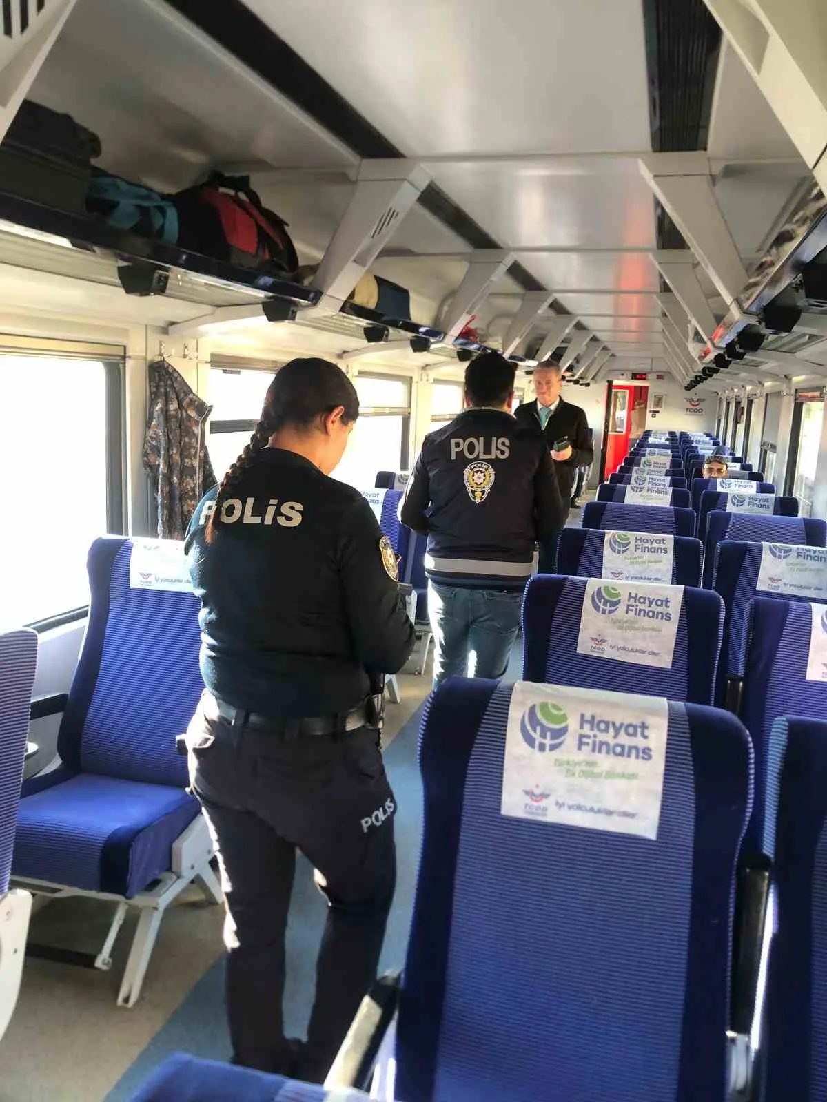 Yozgat’ın Yerköy ilçesinde polis ekipleri, vatandaşların tren seyahatlerini huzurlu ve