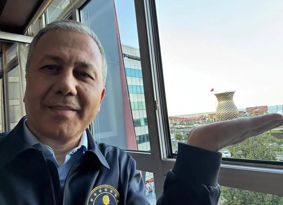 İçişleri Bakanı Ali Yerlikaya, Rize’deki çay bardağı akımına uyarak devasa