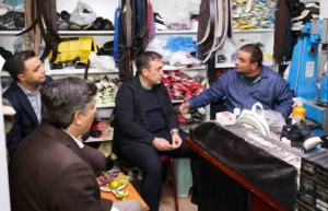 Bilecik Valisi Faik Oktay Sözer, Söğüt ilçesinde esnaf ziyareti gerçekleştirirken,