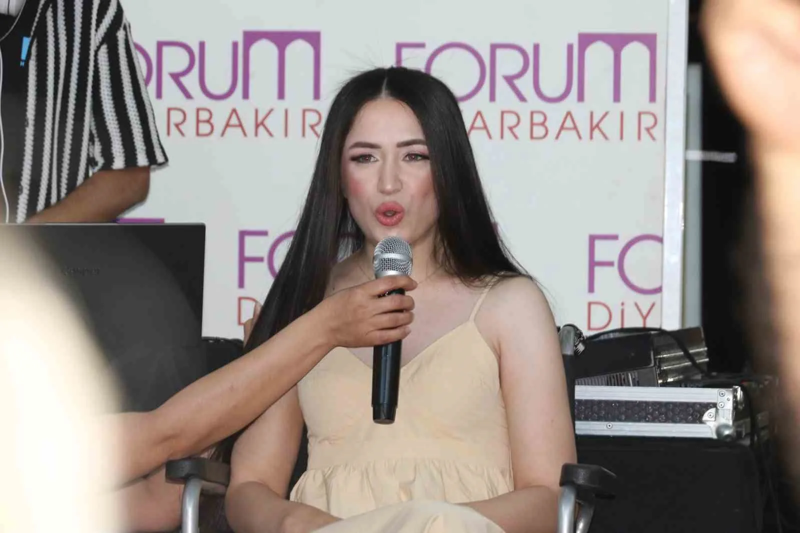 Diyarbakır’da erkek arkadaşının silahlı saldırısı sonucu başından vurularak ağır yaralanan