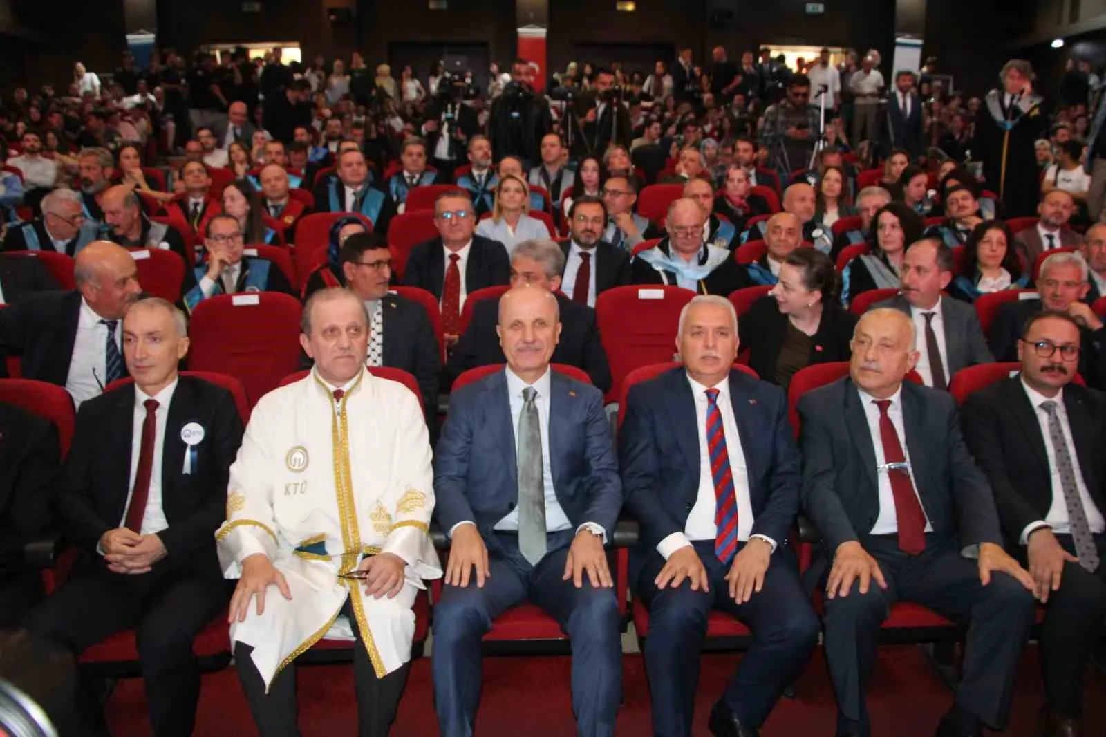 Yükseköğretim Kurulu (YÖK) Başkanı Prof. Dr. Erol Özvar, bir üniversitenin