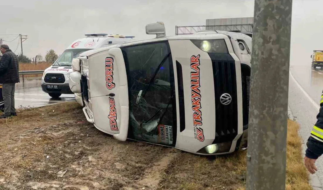 Kırklareli’nin Babaeski ilçesinde yolcu minibüsünün devrilmesi sonucu meydana gelen trafik