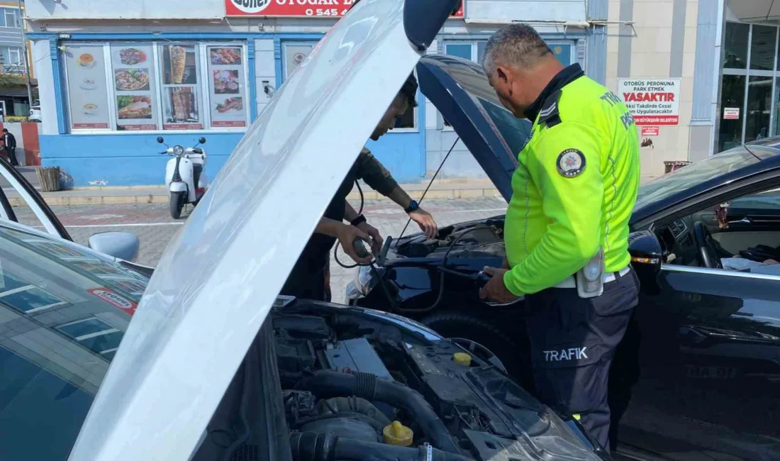 Samsun’da otomobilleriyle yolda kalan ailenin yardımına polis ekipleri koştu. Samsun’dan