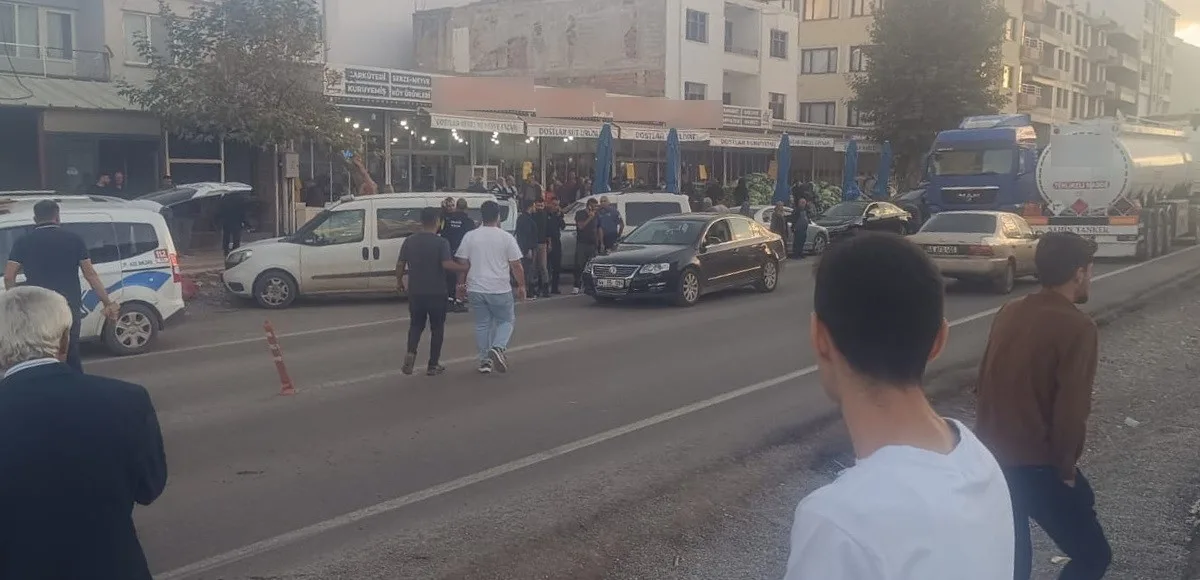 Adıyaman’ın Gölbaşı ilçesinde yolun karşısına geçmeye çalışan yaşlı kadına tanker