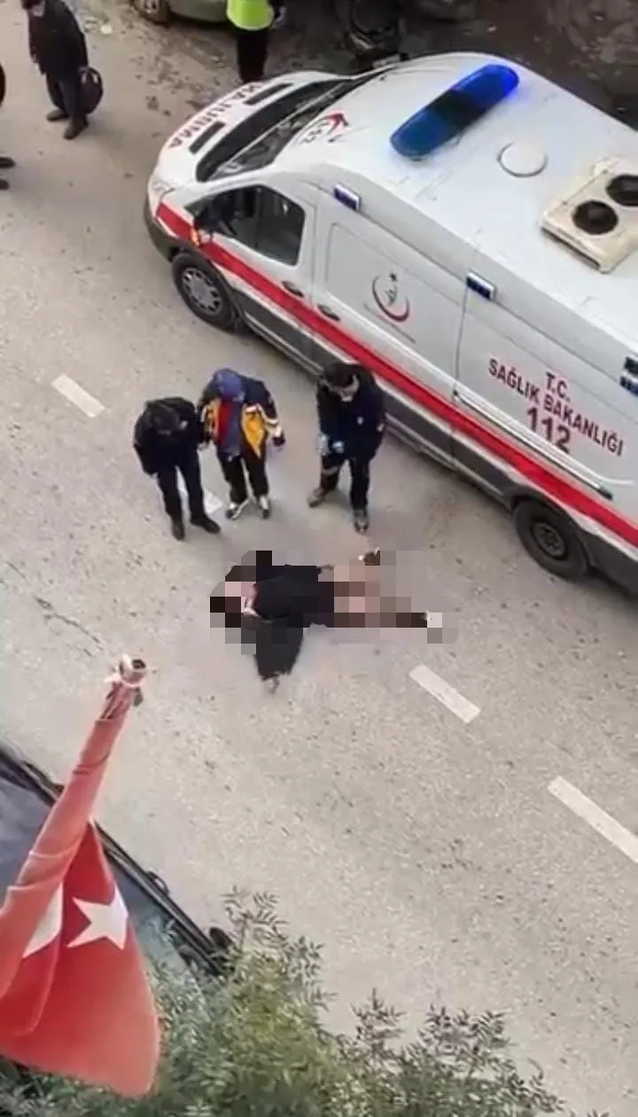 Bursa’da sabahın ilk ışıklarında yol ortasında sinir krizi geçiren kadın,