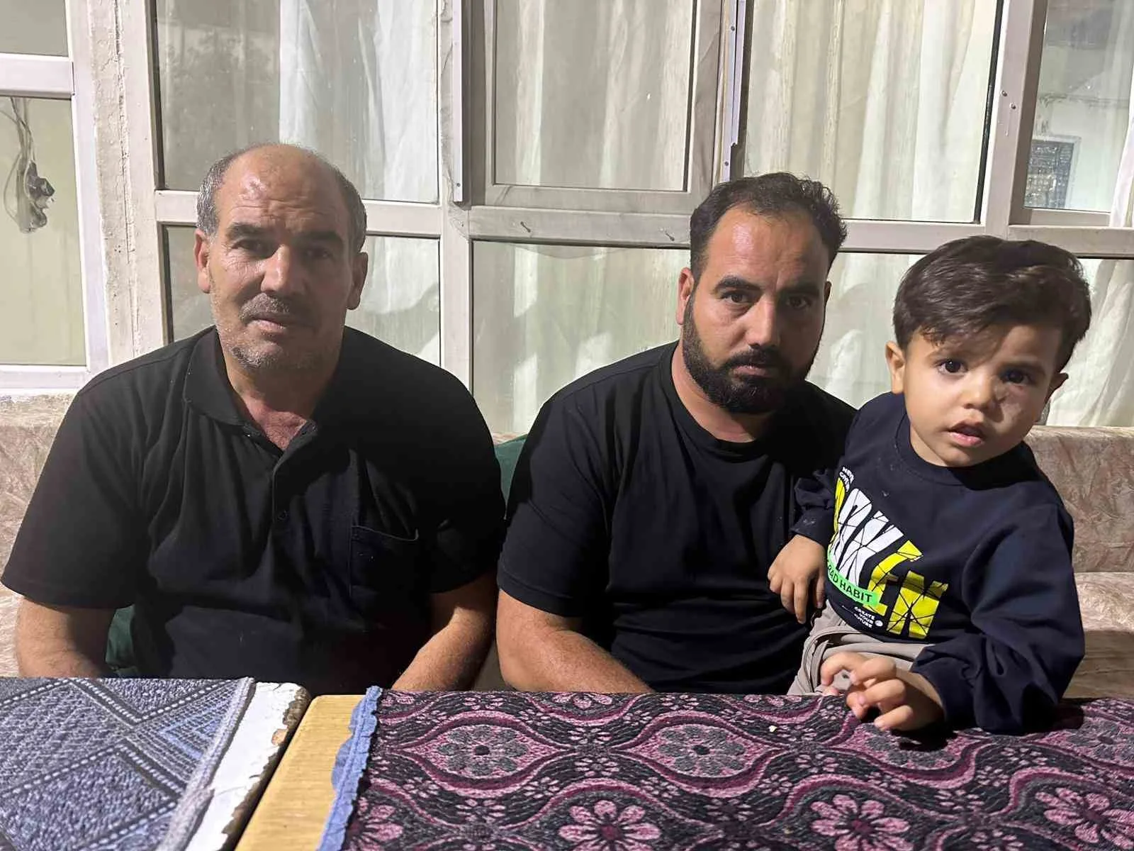 Şanlıurfa’nın Akçakale ilçesinde evinin avlusunda oynayan 4 yaşındaki çocuk, yorgun