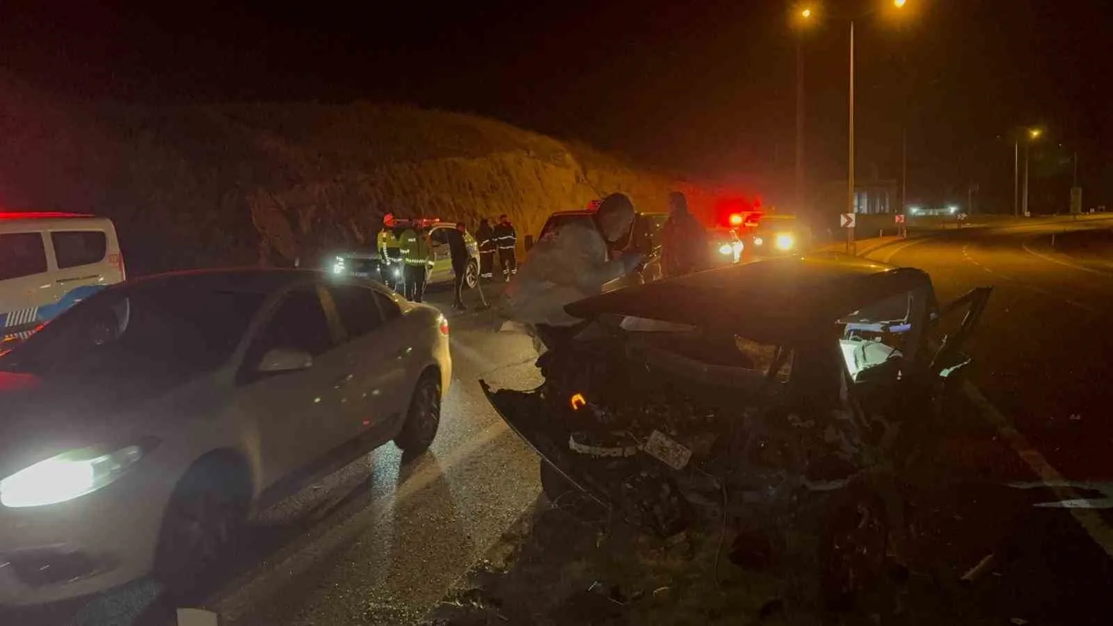 Yozgat’ta aydınlatma direğine çarpan sürücü olay yerinde hayatını kaybetti. Kaza,