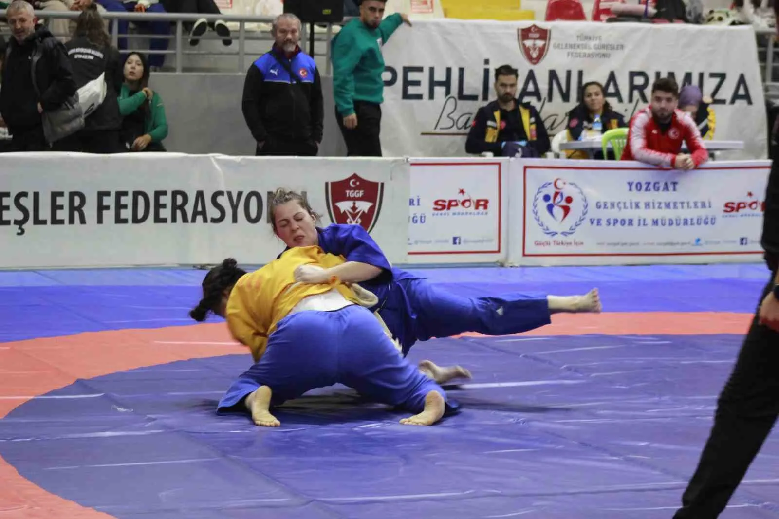 Kuşak Güreşi’nde Türkiye’nin en iyilerinin belirlendiği şampiyona, Yozgat’ta sona erdi.