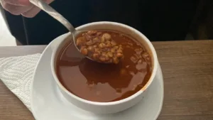 Yozgat’ın Çayıralan ilçesinde, kuşburnu marmelatı ve aşure malzemesiyle yapılan yöresel