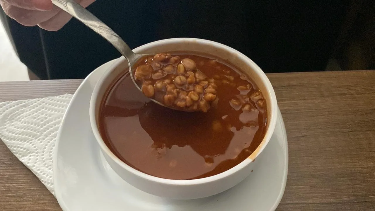 Yozgat’ın Çayıralan ilçesinde, kuşburnu marmelatı ve aşure malzemesiyle yapılan yöresel