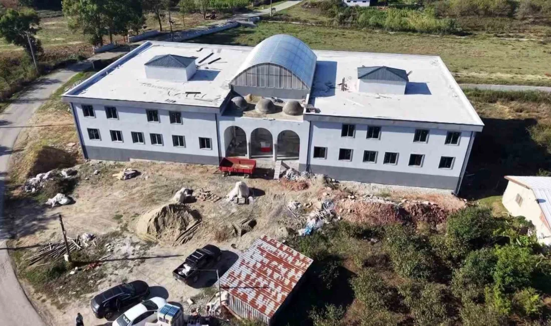 Sakarya’nın Kaynarca ilçesi Büyükyanık Mahallesi’nde vatandaşlar, yapımı devam eden Kur’an