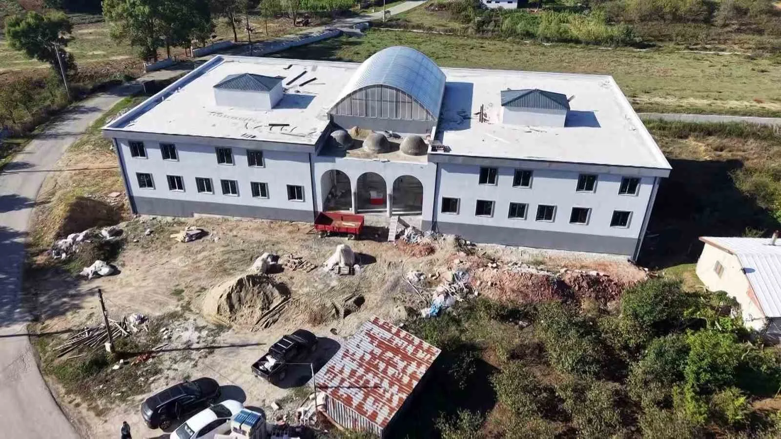 Sakarya’nın Kaynarca ilçesi Büyükyanık Mahallesi’nde vatandaşlar, yapımı devam eden Kur’an